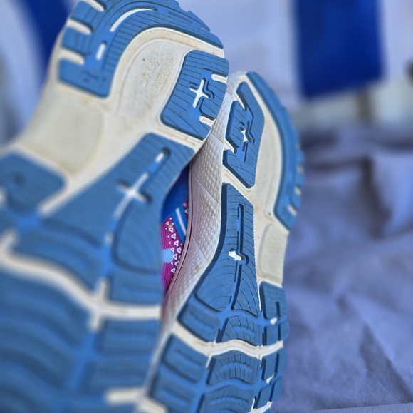 Brooks Ladies Sneakers - Picture 3 of 5